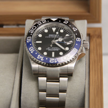 Montre Seiko mod gmt Batman dans boite à montres