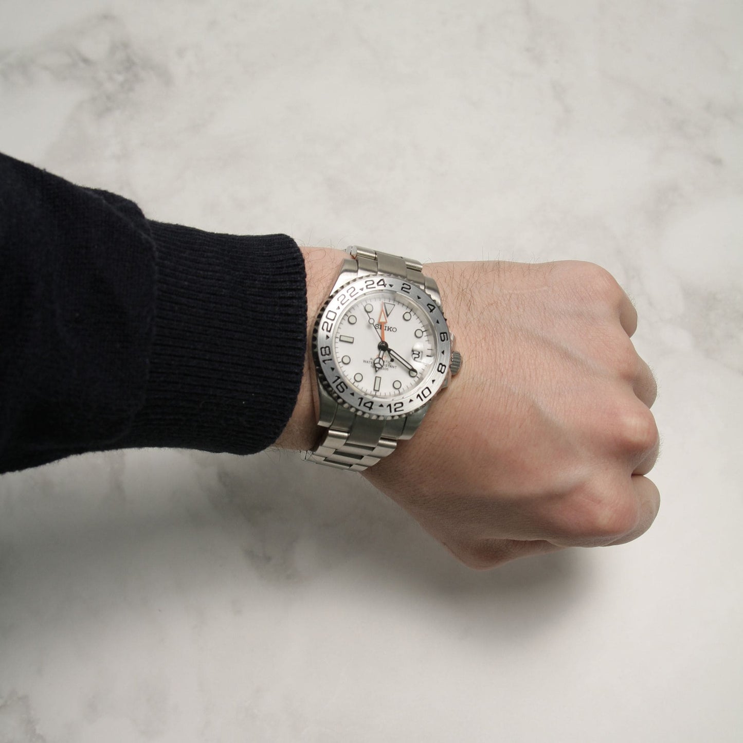 Fond de boîte transparent de la Seiko Mod GMT Explorer  – mouvement automatique visible NH34