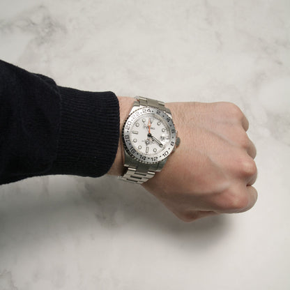 Fond de boîte transparent de la Seiko Mod GMT Explorer  – mouvement automatique visible NH34