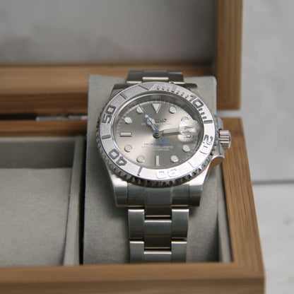 Montre Seiko mod yachtmaster bleu gris dans boite à montres