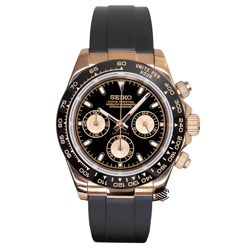 Montre Seiko Mod Daytona Oysterflex en or rose de 40 mm, équipée d'un bracelet en caoutchouc noir et d'un boîtier en acier inoxydable plaqué or rose, offrant une élégance sportive et une performance horlogère exceptionnelle.